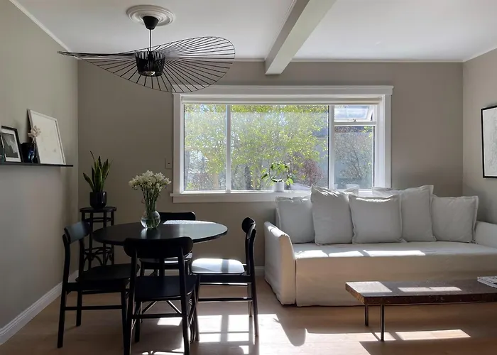 Comfortable And Stylish Apartment In Quiet Area Downtown